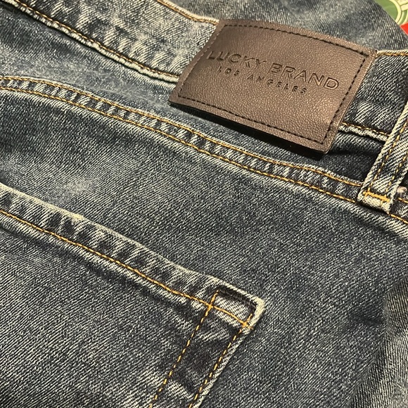 Men’s lucky brand jeans, 36 x 32 - Picture 4 of 4